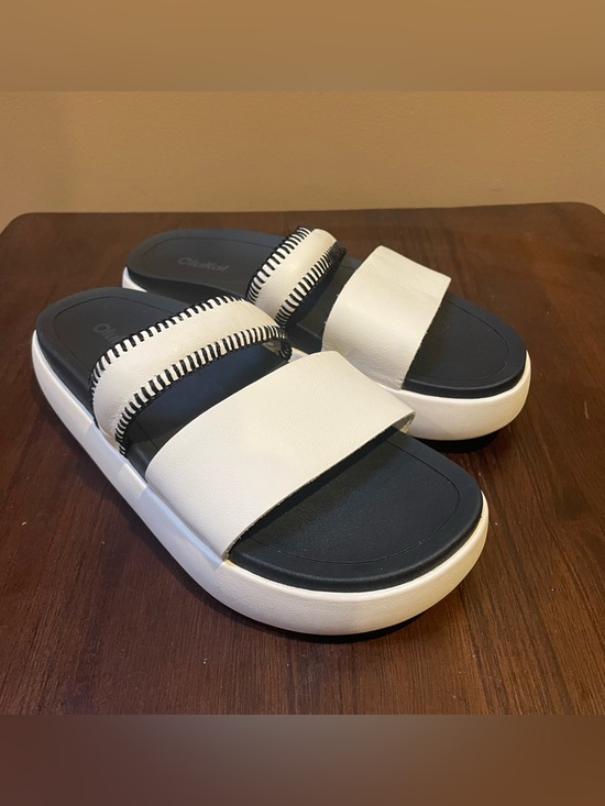 OluKai Shoes - OluKai Pae Slide Sandal, Leather, White / Black, Women’s Size 7
